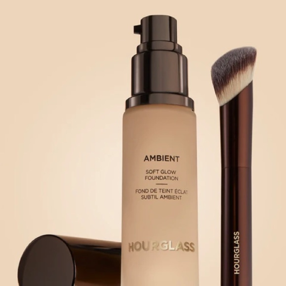 BNIB Hourglass Ambient soft glow foundation in shade 5